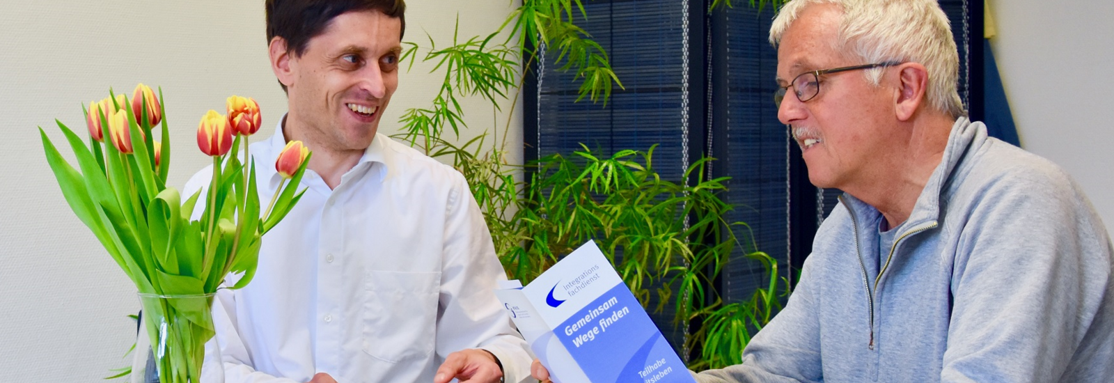 2 Fachberater des Integrationsfachdienstes im gemeinsamen Austausch