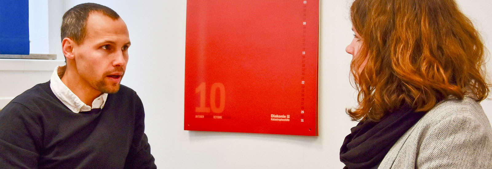 2 Menschen im Beratungsgespräch beim Integrationsfachdienst